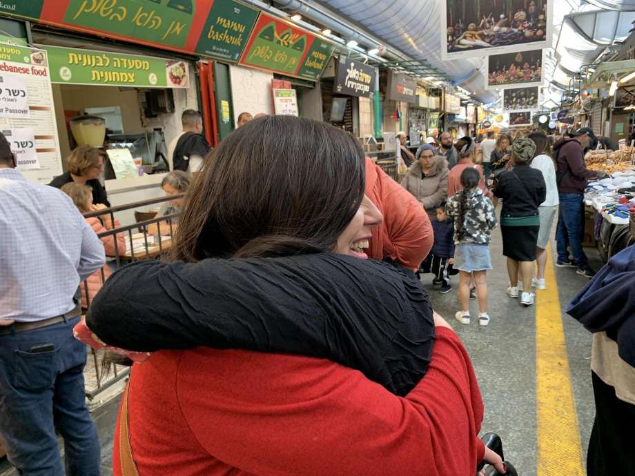 Groups tasting and learning in the Jerusalem shuk