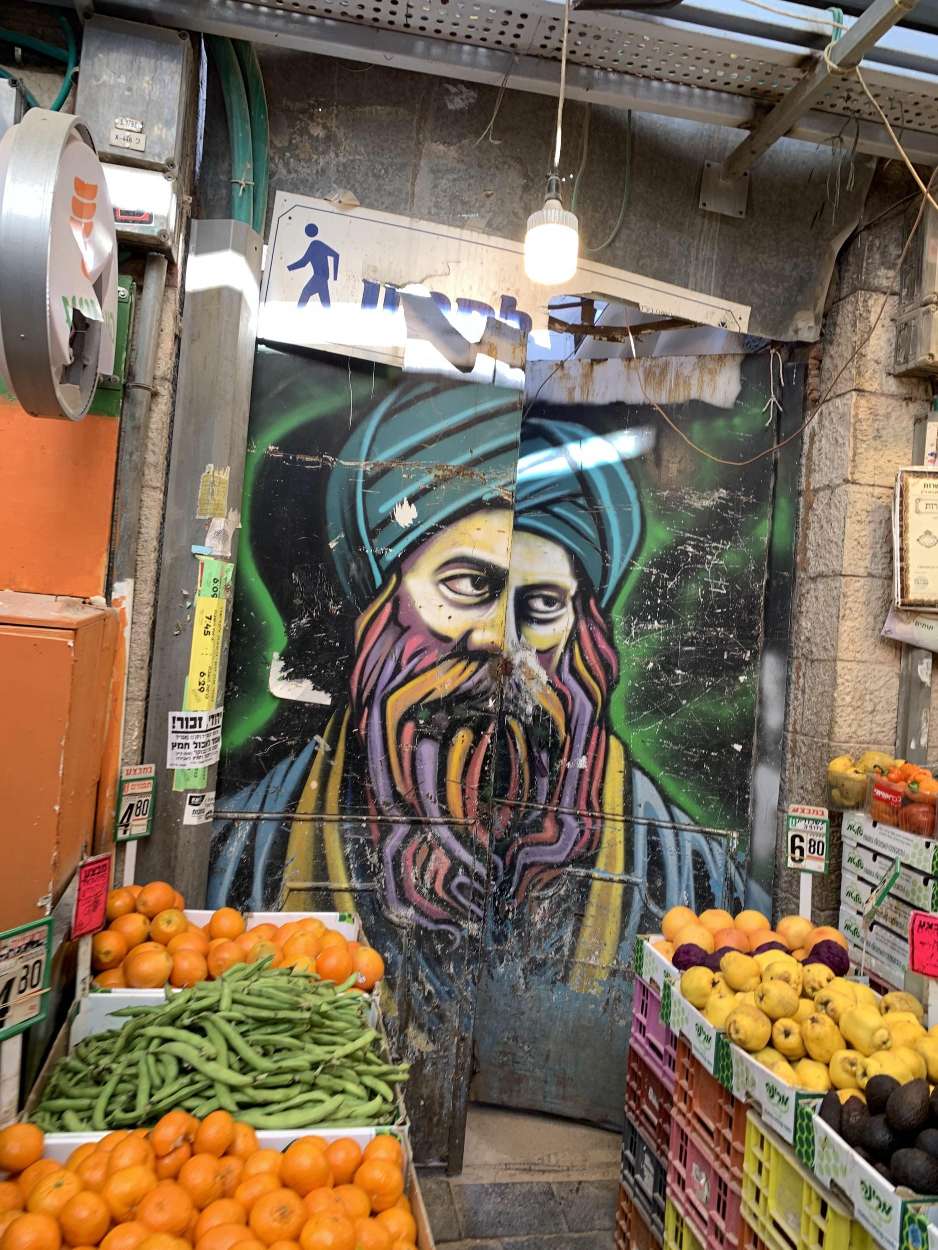Groups tasting and learning in the Jerusalem shuk